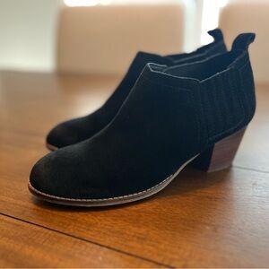 Women’s Dolce Vita Black Suede Keiton Slip On Booties size 7.5